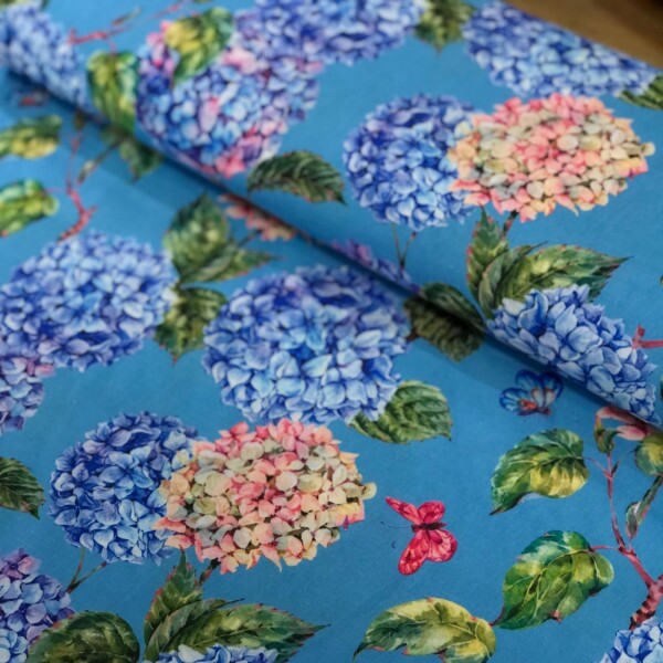 Tricoline Estampada Floral Fundo Azul Hotências